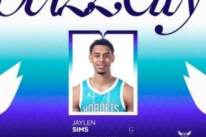 上赛季场均7分2助!黄蜂官方:球队签下后卫杰伦-西姆斯