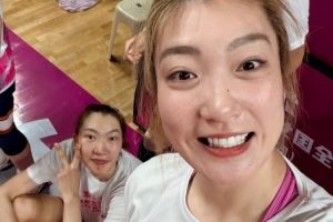 随四川女篮实现全国锦标赛四连冠！李梦社媒晒多张合照